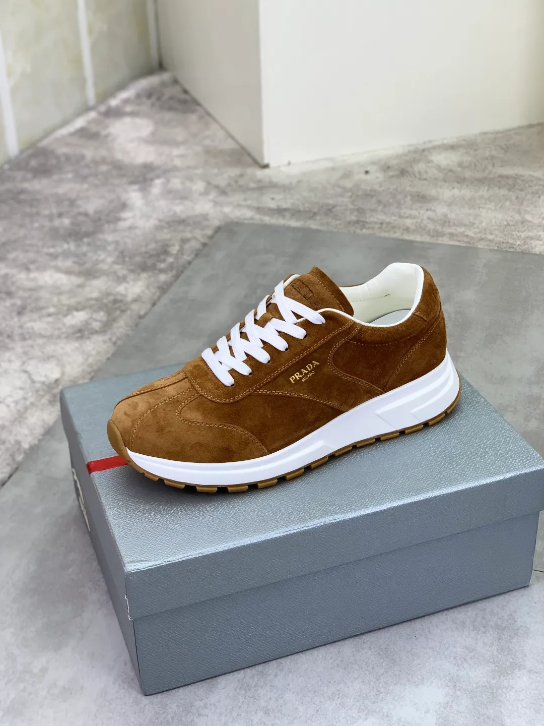 Men's Men's Shoes 💰P560 💰【New Style】 The latest model of high-quality PRADA classic men's shoes has been launched on the official website at a 1:1 replica, synchronized in Hong Kong and on the same catwalk; all made of calfskin➕imported cowhide lining, 🍡🍡original rubber outsole, non-slip and wear-resistant; comfortable on the feet, attractive style, fine workmanship, and simple and neat shoe lasts, highlighting a man's courage and toughness, 👍size 38 to 44 (45 can be customized) black White color🉑️choose